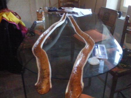 après le creusage,une fine couche de lazure bien poncée et 7 couches de vitrificateur