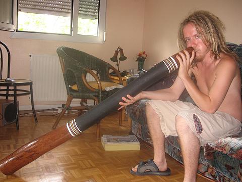 moi et mon didje (je sais, je suis un sex symbol, pas la peine d'en rajouter)