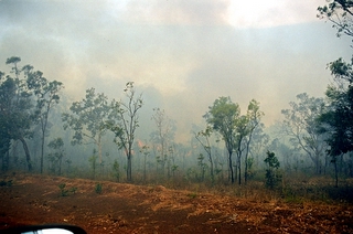 Bushfire!!!! fermer les vitres du 4x4 ca chauffe......