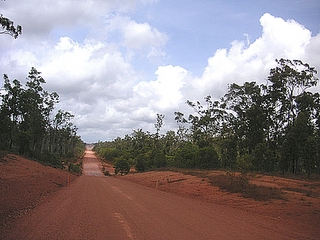 Direction la Centrale Arnhem road pour Yirrkala on part pour 1750km de piste a travers le bush , il n'y qu'une station a mi chemin... mais on a 2 tank dans le 4x4