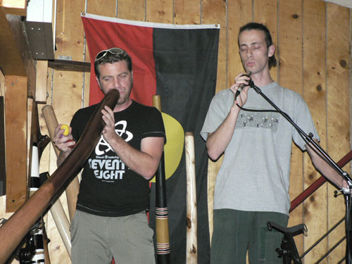 red et Benjamin au didge et chant dipho.jpg