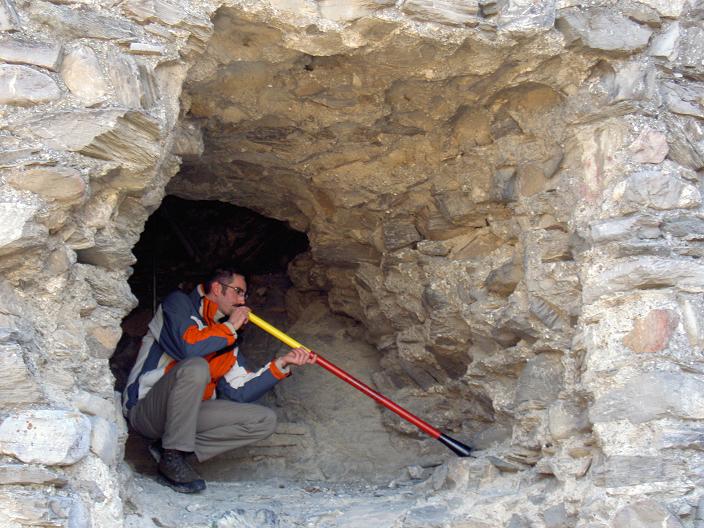 Un Zours dans sa grotte.JPG